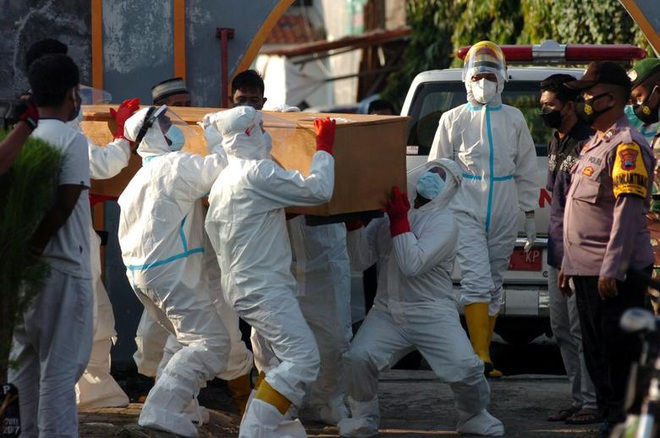 Kỷ lục hơn 1.000 người chết trong một ngày, Indonesia chạy đua tìm ôxy - 1