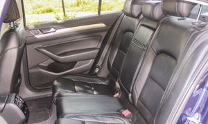 Volkswagen Passat - sedan thực dụng kiểu Đức ảnh 12