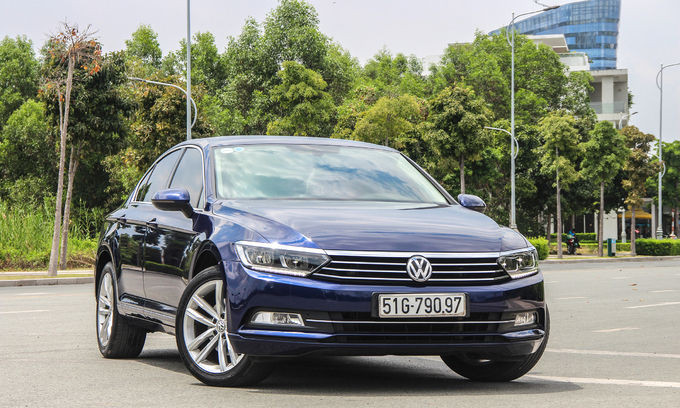 Volkswagen Passat High BlueMotion giá 1,48 tỷ đồng tại Việt Nam.