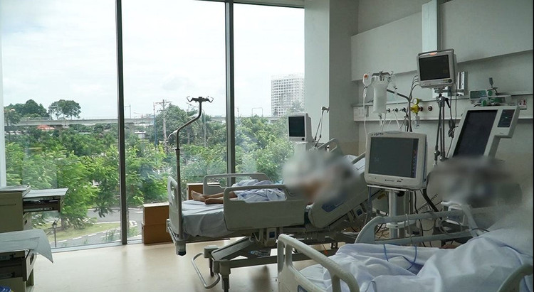 Hiện tại, ngành y tế tập trung vào 2 mũi nhọn chính là điều trị các ca bệnh Covid-19 nặng và nguy kịch...