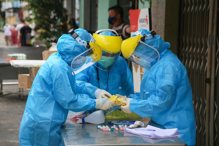 ca mac Covid-19 Ha Noi, so ca mac Covid-19 anh 1