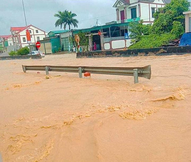 Mưa lớn làm nhiều nơi ở Nghệ An ngập sâu, sạt lở ảnh 6