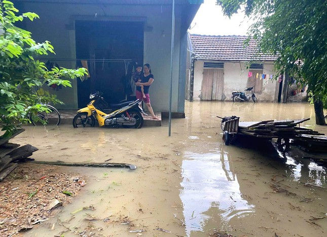 Mưa lớn làm nhiều nơi ở Nghệ An ngập sâu, sạt lở ảnh 4