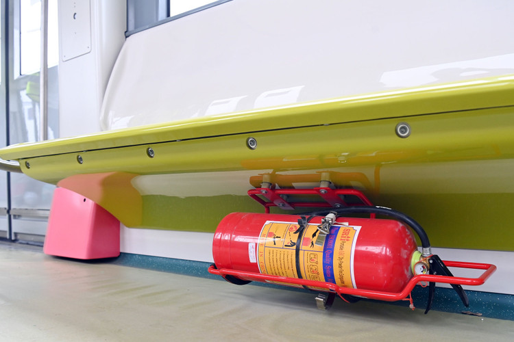 Nguoi dan tham quan tau Metro Nhon - ga Ha Noi anh 10