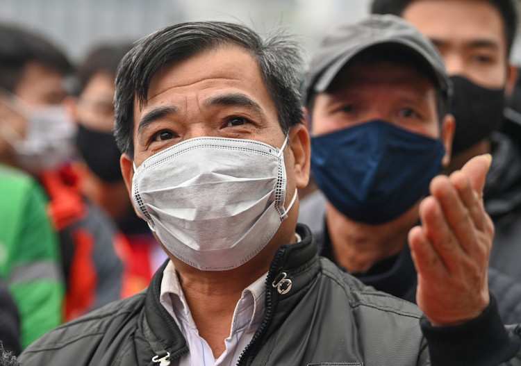 Nguoi dan tham quan tau Metro Nhon - ga Ha Noi anh 5