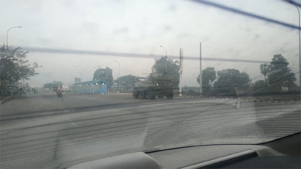 Hình ảnh thủ đô Myanmar dày đặc xe quân sự sau chính biến