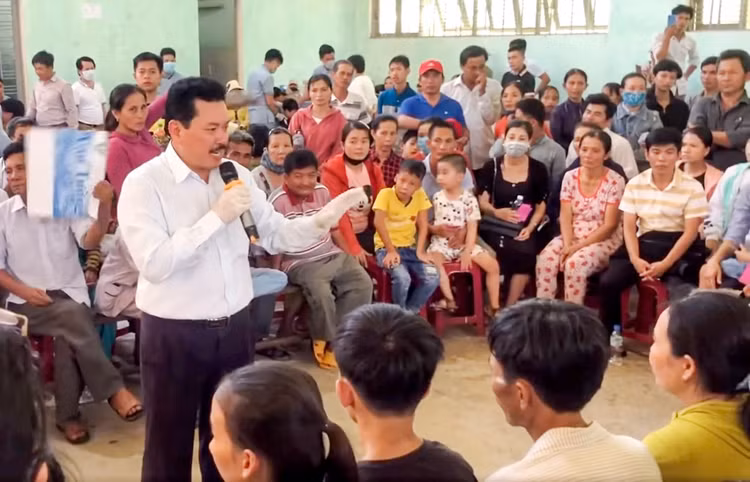 Ong Vo Hoang Yen kham benh anh 1