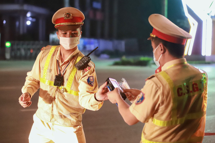 Kiem tra nong do con anh 5