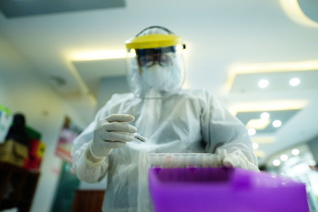 Hà Nội: Thêm 3 ca dương tính SARS-CoV-2 có liên quan TPHCM - 1