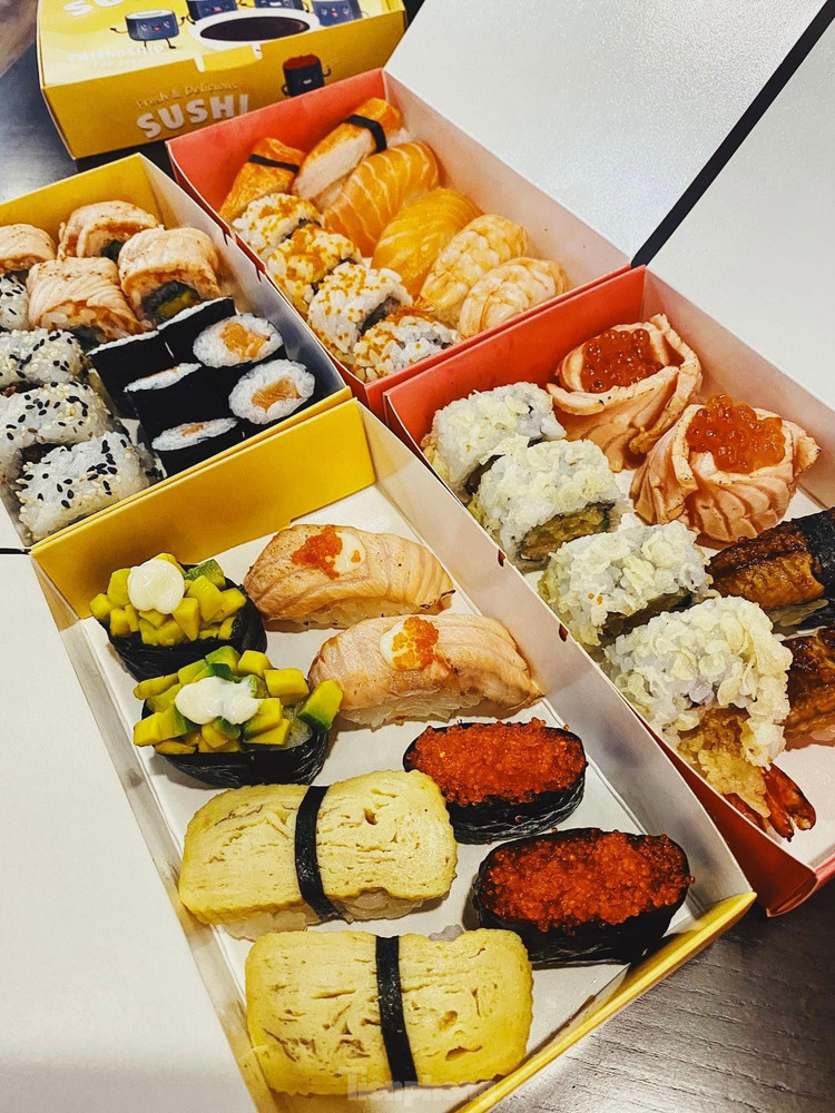 Bữa trưa của dân văn phòng trong mùa dịch COVID-19 ảnh 13