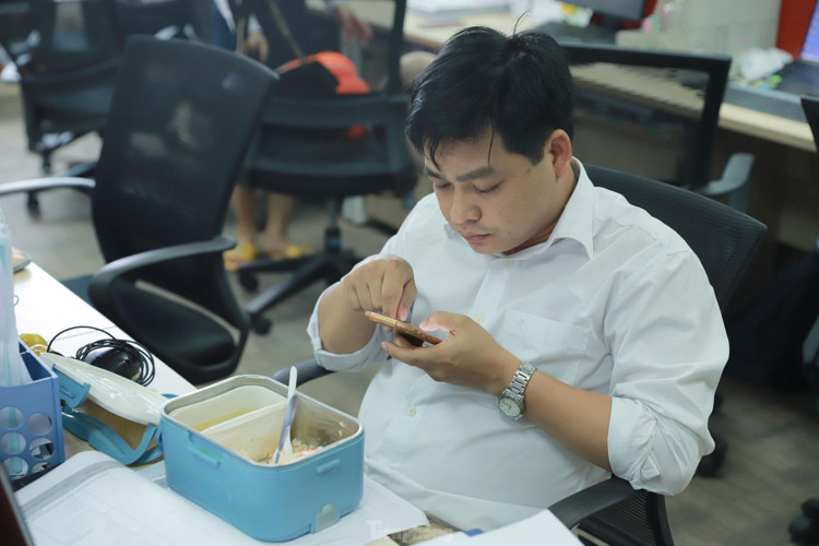 Bữa trưa của dân văn phòng trong mùa dịch COVID-19 ảnh 7