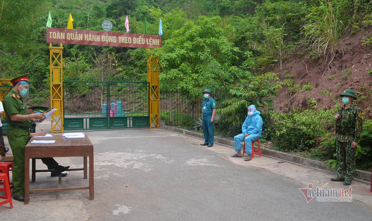 Lập hàng rào sống xuyên đêm bắt ma tuý, truy người nhập cảnh