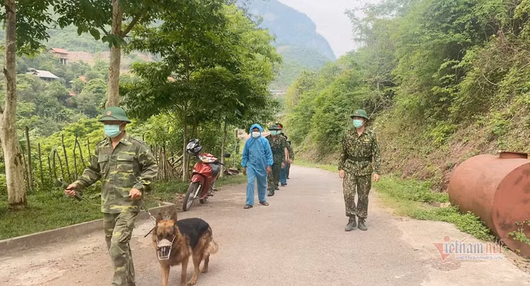 Lập hàng rào sống xuyên đêm bắt ma tuý, truy người nhập cảnh
