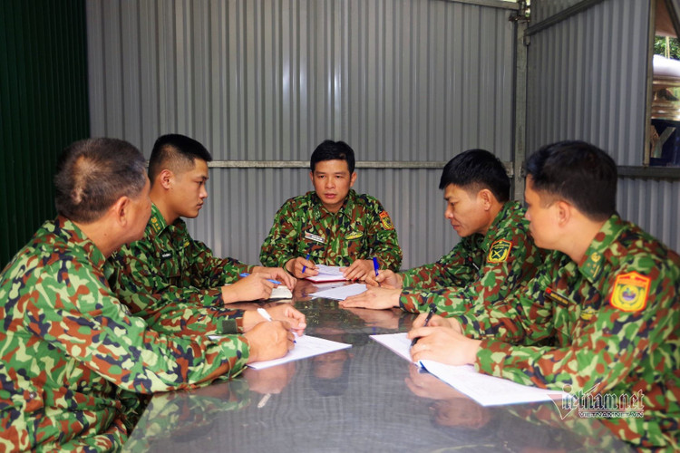 Lập hàng rào sống xuyên đêm bắt ma tuý, truy người nhập cảnh