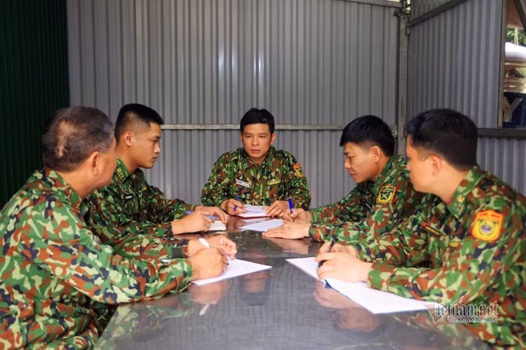 Lập hàng rào sống xuyên đêm bắt ma tuý, truy người nhập cảnh