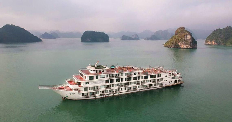 Quảng Ninh cách ly du thuyền 5 sao cùng 182 người trên vịnh Hạ Long ảnh 1