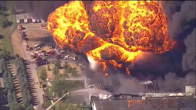 chay nha may hoa chat anh 1