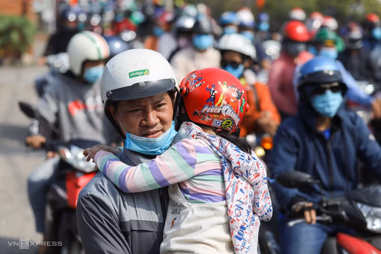 Cửa ngõ Sài Gòn tắc nghẽn ngày đầu nghỉ lễ ảnh 6