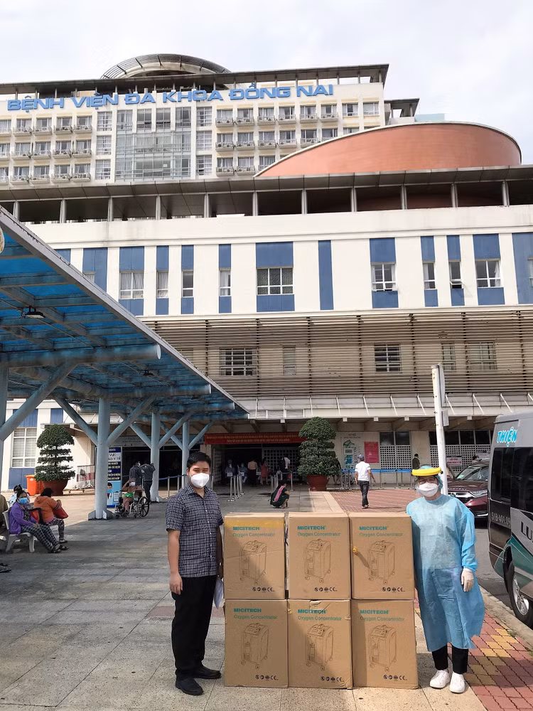 dai-dien-nestle-viet-nam-trao-trang-thiet-bi-y-te-benh-vien-tinh-dong-nai.-.jpg