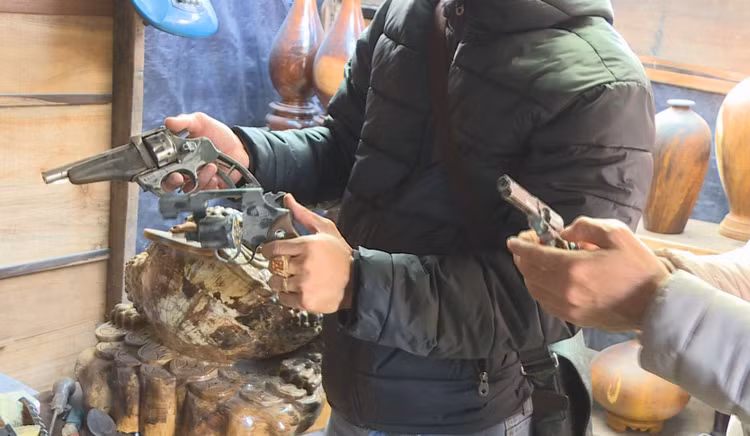 Thanh nien ban ma tuy co ham tru an anh 2