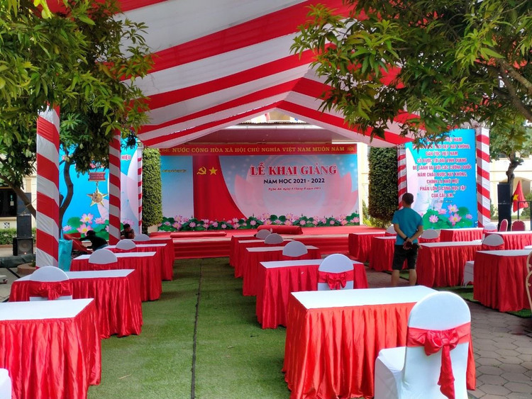 TP.HCM: Lễ khai giảng dành 1 phút mặc niệm người tử vong vì Covid-19