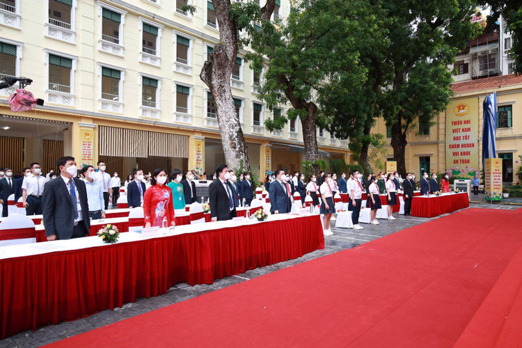 TP.HCM: Lễ khai giảng dành 1 phút mặc niệm người tử vong vì Covid-19