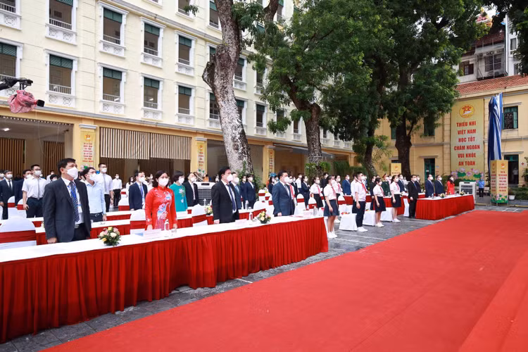 TP.HCM: Lễ khai giảng dành 1 phút mặc niệm người tử vong vì Covid-19