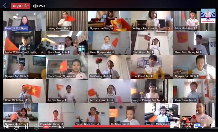 TP.HCM: Lễ khai giảng dành 1 phút mặc niệm người tử vong vì Covid-19