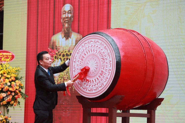 TP.HCM: Lễ khai giảng dành 1 phút mặc niệm người tử vong vì Covid-19