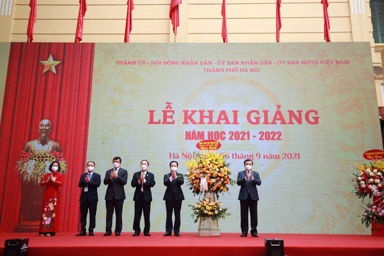 TP.HCM: Lễ khai giảng dành 1 phút mặc niệm người tử vong vì Covid-19