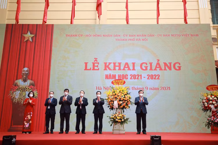 TP.HCM: Lễ khai giảng dành 1 phút mặc niệm người tử vong vì Covid-19