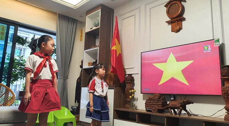 TP.HCM: Lễ khai giảng dành 1 phút mặc niệm người tử vong vì Covid-19