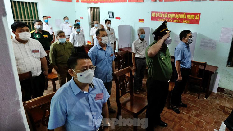 Hơn 1.000 cử tri ở Hà Nội bầu cử lại sau vụ Chủ tịch HĐND xã mang 75 phiếu về nhà tự gạch ảnh 3