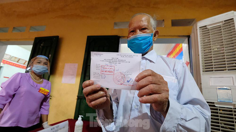 Hơn 1.000 cử tri ở Hà Nội bầu cử lại sau vụ Chủ tịch HĐND xã mang 75 phiếu về nhà tự gạch ảnh 13