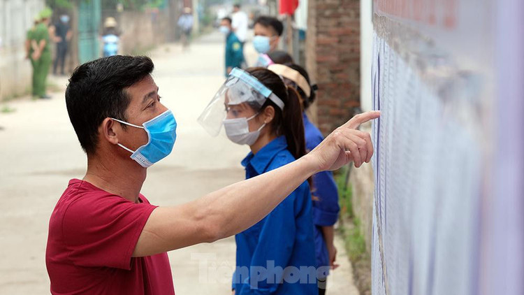 Hơn 1.000 cử tri ở Hà Nội bầu cử lại sau vụ Chủ tịch HĐND xã mang 75 phiếu về nhà tự gạch ảnh 4