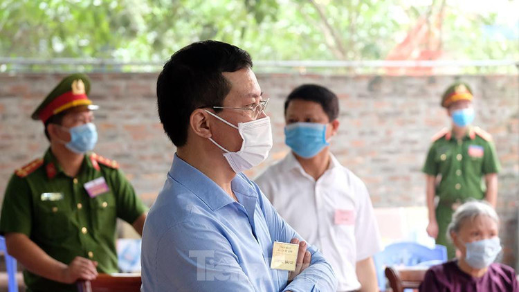 Hơn 1.000 cử tri ở Hà Nội bầu cử lại sau vụ Chủ tịch HĐND xã mang 75 phiếu về nhà tự gạch ảnh 10