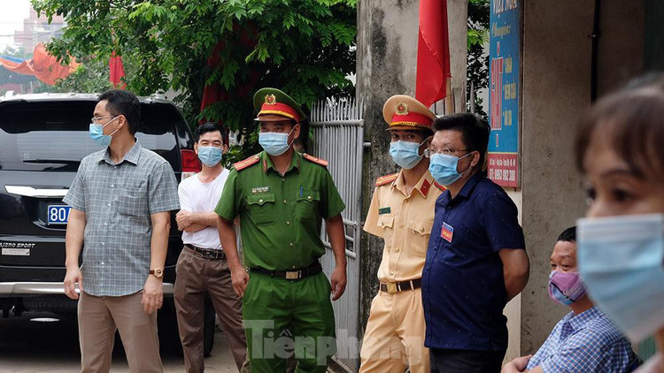 Hơn 1.000 cử tri ở Hà Nội bầu cử lại sau vụ Chủ tịch HĐND xã mang 75 phiếu về nhà tự gạch ảnh 9