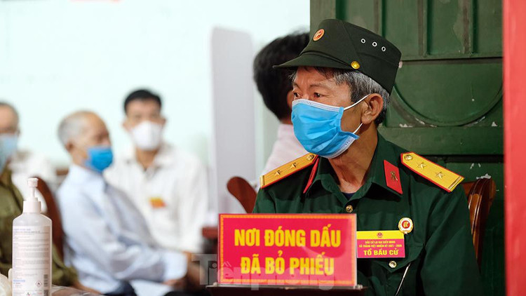 Hơn 1.000 cử tri ở Hà Nội bầu cử lại sau vụ Chủ tịch HĐND xã mang 75 phiếu về nhà tự gạch ảnh 5