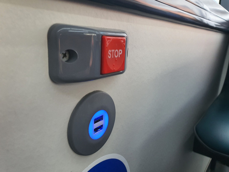 Xe buýt điện của tỷ phú Phạm Nhật Vượng chính thức lăn bánh - 6