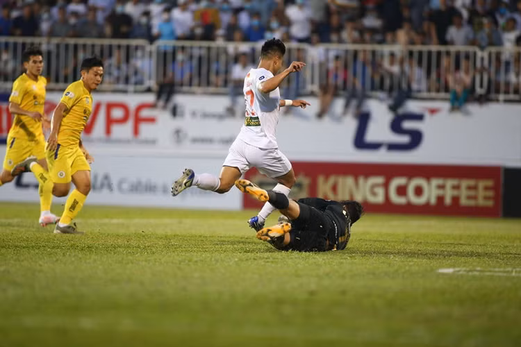 HA Gia Lai 1-0 Hà Nội: Siêu phẩm sút xa của Xuân Trường - 6