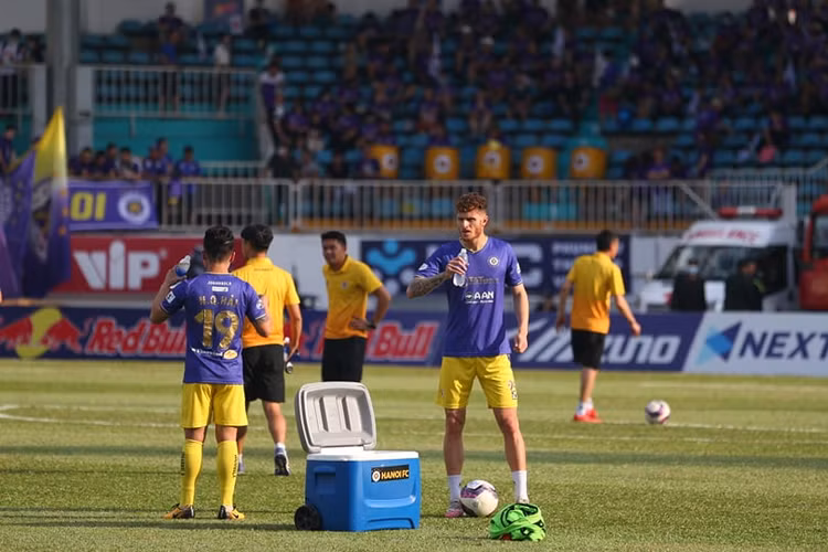 HA Gia Lai 1-0 Hà Nội: Siêu phẩm sút xa của Xuân Trường - 15