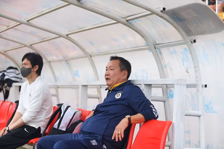 HA Gia Lai 1-0 Hà Nội: Siêu phẩm sút xa của Xuân Trường - 16