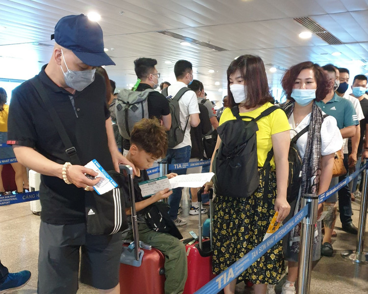 Sân bay Tân Sơn Nhất, ngày cao điểm 631 chuyến bay, gần 100.000 hành khách - 1