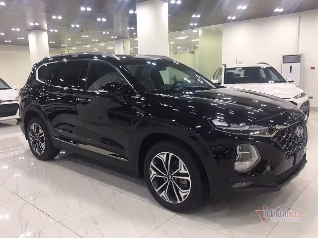 Cuối năm, săn ô tô giảm giá trăm triệu chơi Tết