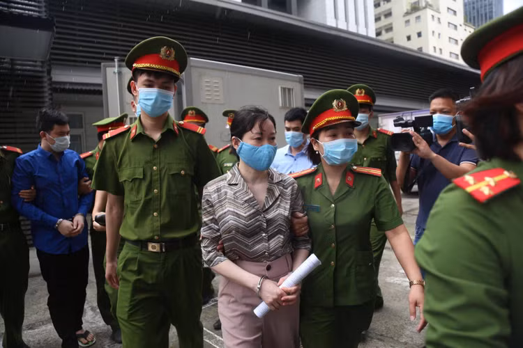 Ông chủ Nhật Cường bỏ trốn, các ‘chân rết’ hôm nay hầu tòa