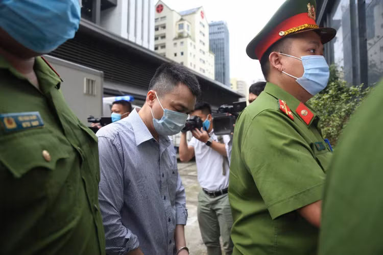 Ông chủ Nhật Cường bỏ trốn, các ‘chân rết’ hôm nay hầu tòa