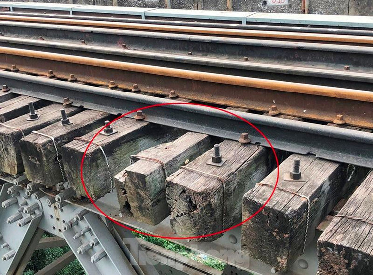 Hệ thống đường sắt quốc gia đi qua Hà Nội xuống cấp thê thảm ảnh 8