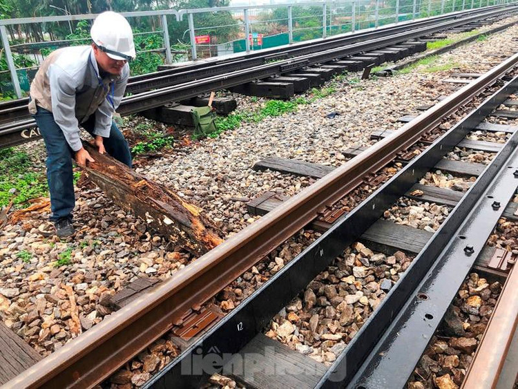 Hệ thống đường sắt quốc gia đi qua Hà Nội xuống cấp thê thảm ảnh 4