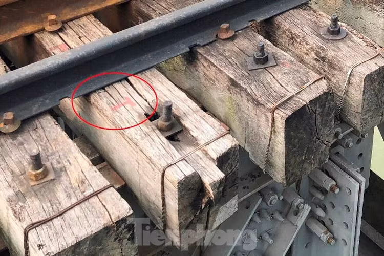 Hệ thống đường sắt quốc gia đi qua Hà Nội xuống cấp thê thảm ảnh 9