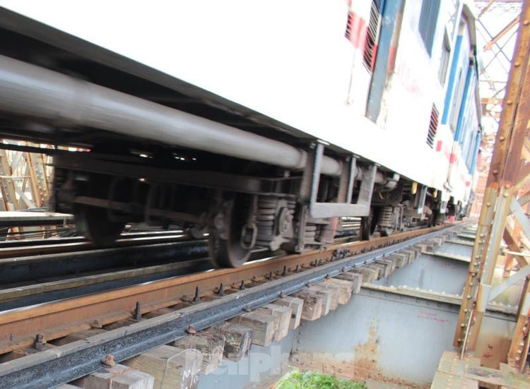 Hệ thống đường sắt quốc gia đi qua Hà Nội xuống cấp thê thảm ảnh 11